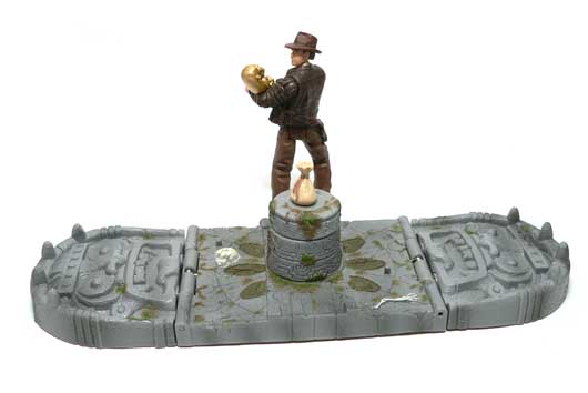 Indiana Jones, Raiders of the Lost Ark, Fertility Idol, Temple Trap,  Action Figure Review